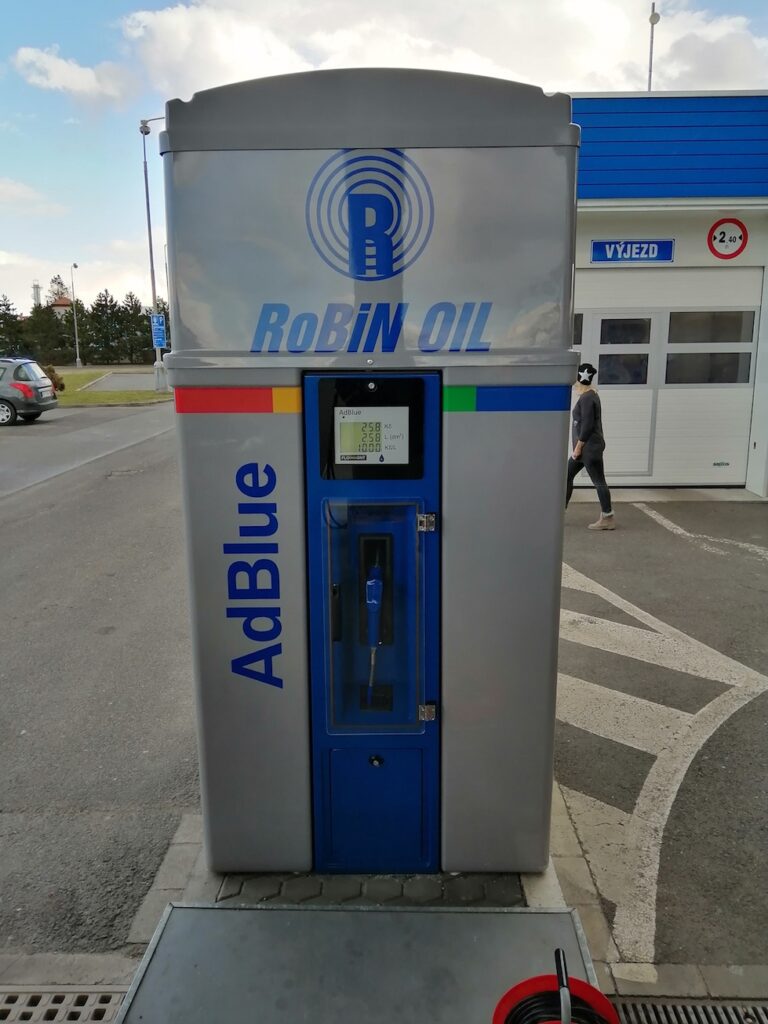 AdBlue nádrž a výdej RoBIN OIL. Samostatný stojan s nádrží